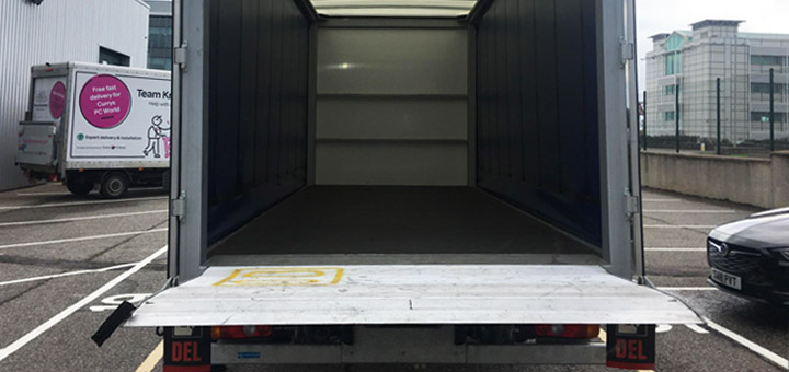 cuidar-carga-de-tu-camion-abrir-puertas-remolque