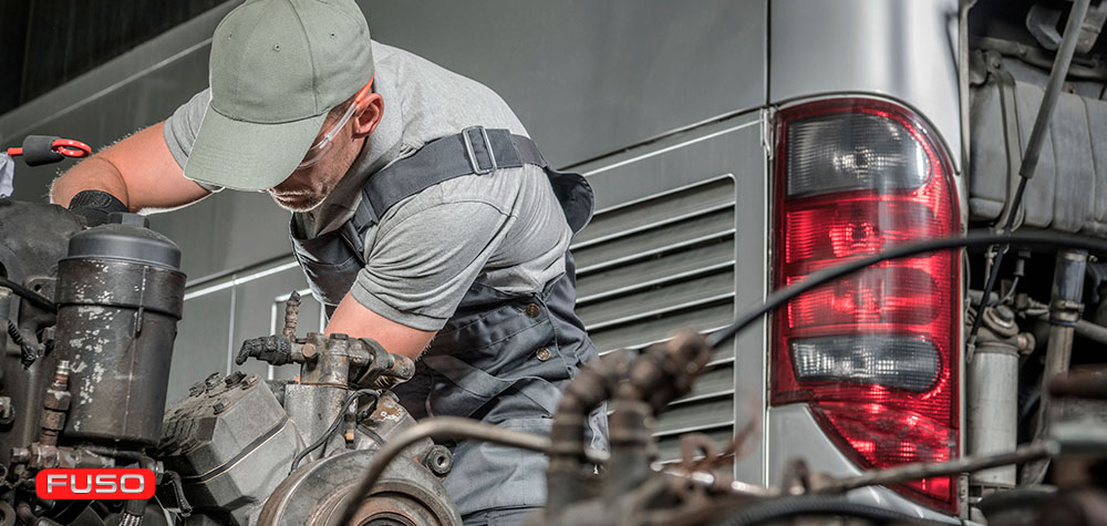 Beneficios de llevar tu vehículo (camión o bus) al taller mecánico - FUSO  Blog