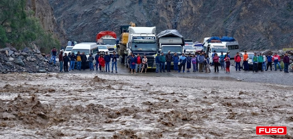 camiones en inundacion